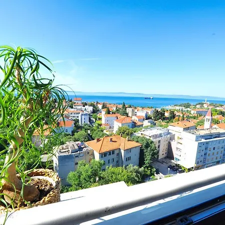 Sunset Apartment Split