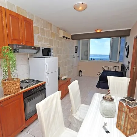 Sunset Apartment Split